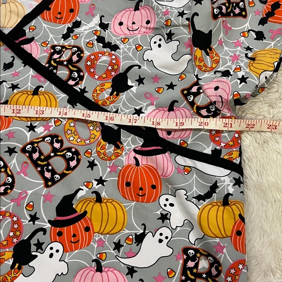 Halloween Themed Scrubs Medical top with Pumpkin Ghost Print size medium - Picture 2 of 8